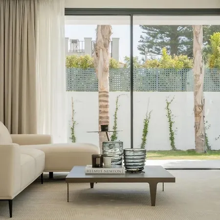 Independientes Modernas Con Piscina Privada Villa