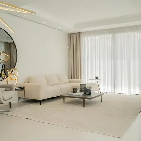 Villa Independientes Modernas Con Piscina Privada *