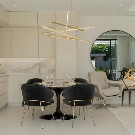 Villa Independientes Modernas Con Piscina Privada