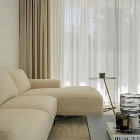 Independientes Modernas Con Piscina Privada