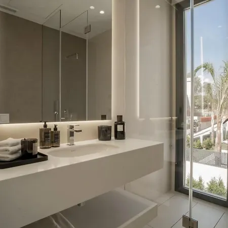 Villa Independientes Modernas Con Piscina Privada *