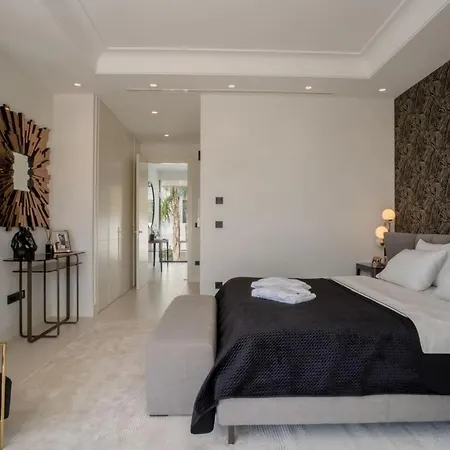 Independientes Modernas Con Piscina Privada *
